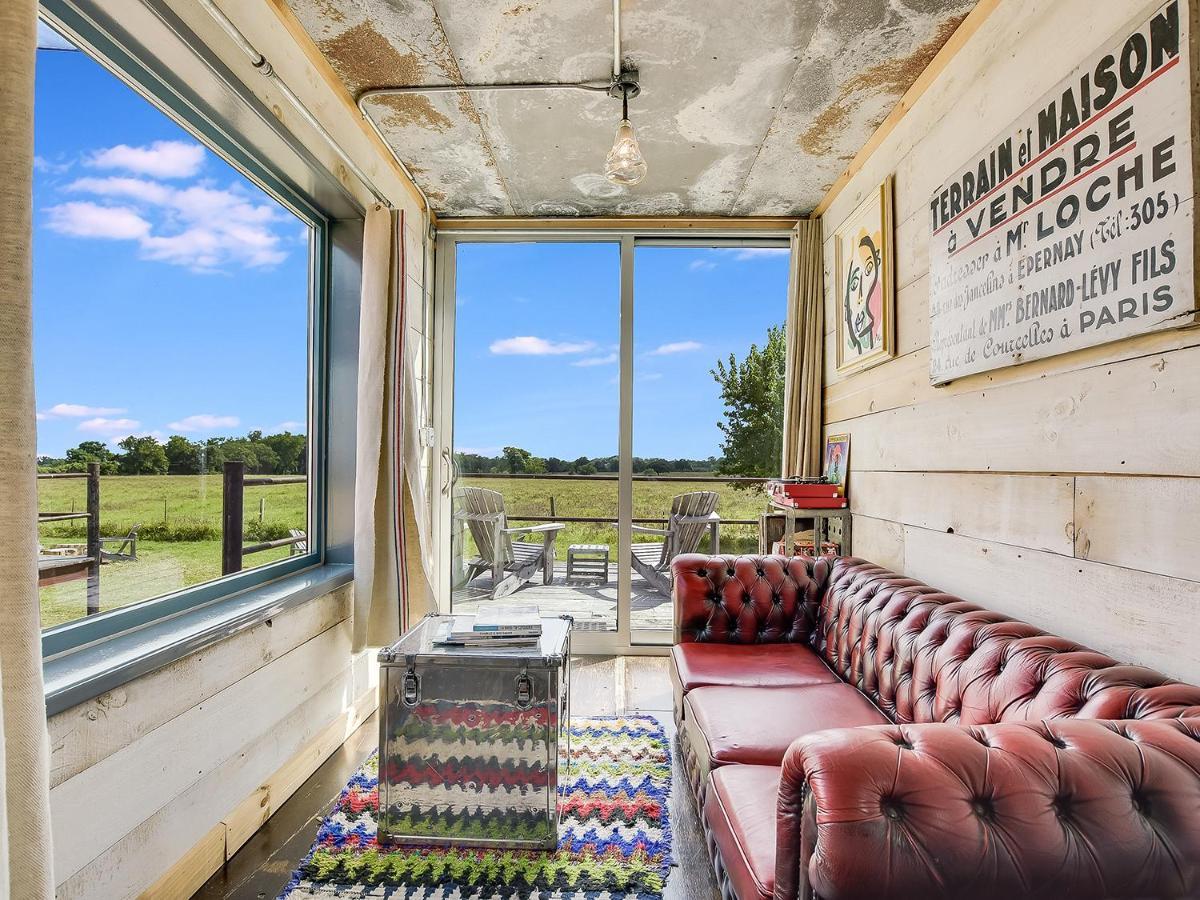 Flophouze Shipping Container Hotel Round Top Exterior foto