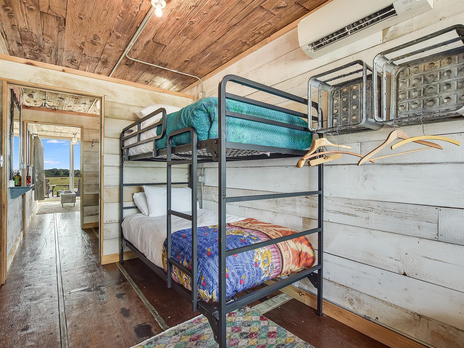 Flophouze Shipping Container Hotel Round Top Exterior foto